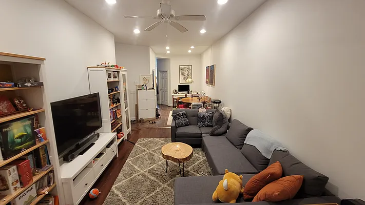 Rented by New York Dwellings LLC | media 21