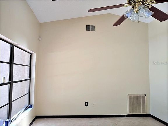 5th image of 200 Arbor Dr W