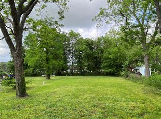 6538 Railroad St, Wallis, TX 77485