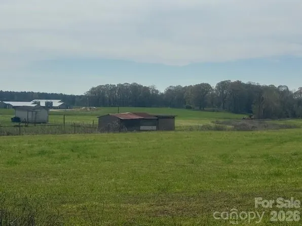 2431 McCraw Rd, Mooresboro, NC 28114