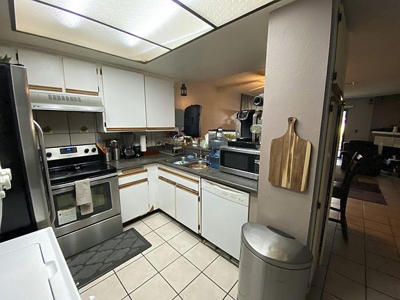 5th image of 1010 S Palmetto Ave