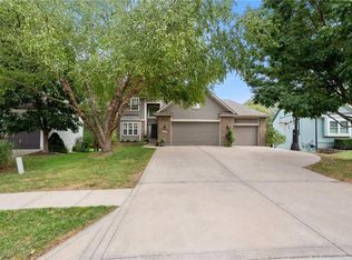 1217 SW Sunflower Dr, Lees Summit, MO 64081