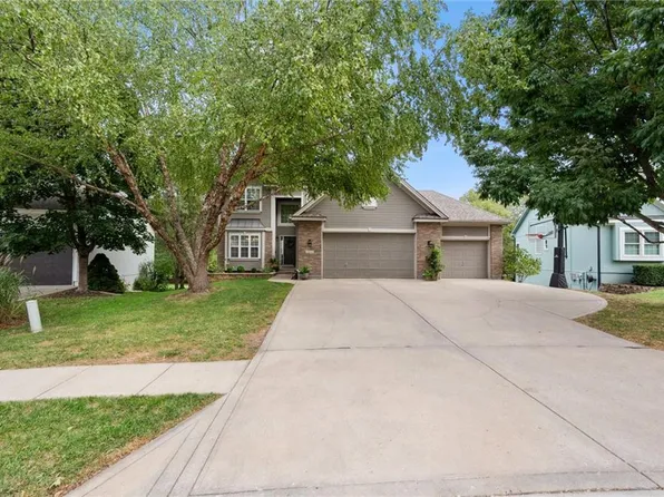 1217 SW Sunflower Dr, Lees Summit, MO 64081