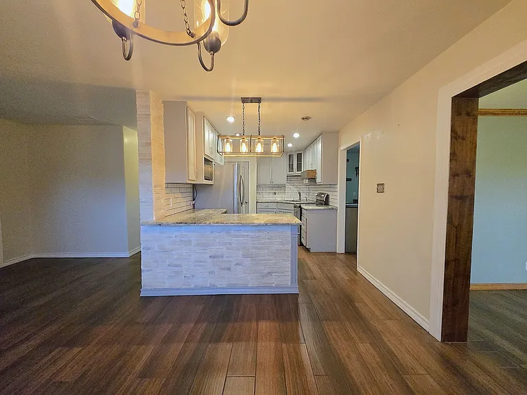 126 La Silla Dr — Photo 6
