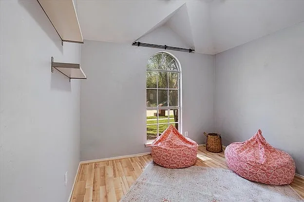 Bedroom
Features: Ceiling Fan(s)
Dimensions: 11 x 10