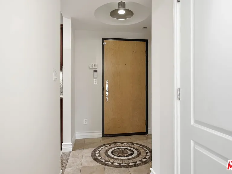 1838 Westholme Ave #203 — Photo 8