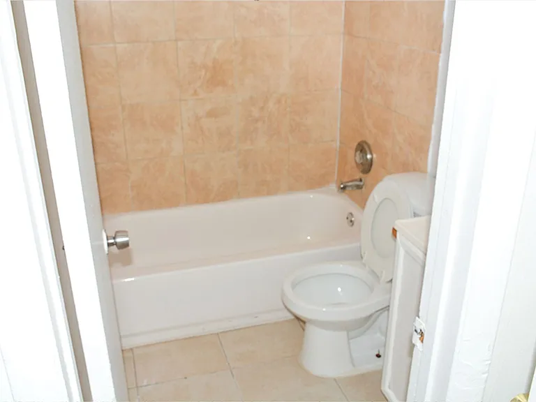Fall Ridge Apartments — Photo 11