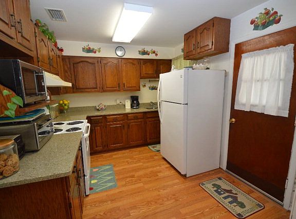 4th image of 2806 Canary Dr