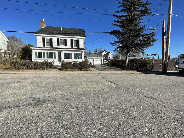 9 Spruce St — Photo 2