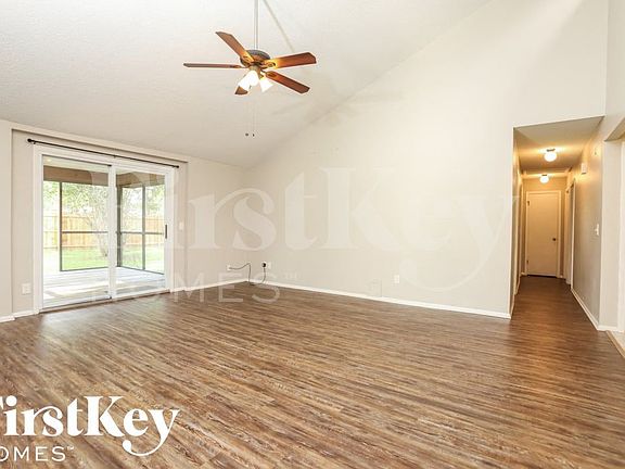 3rd image of 825 Woodgate Trl