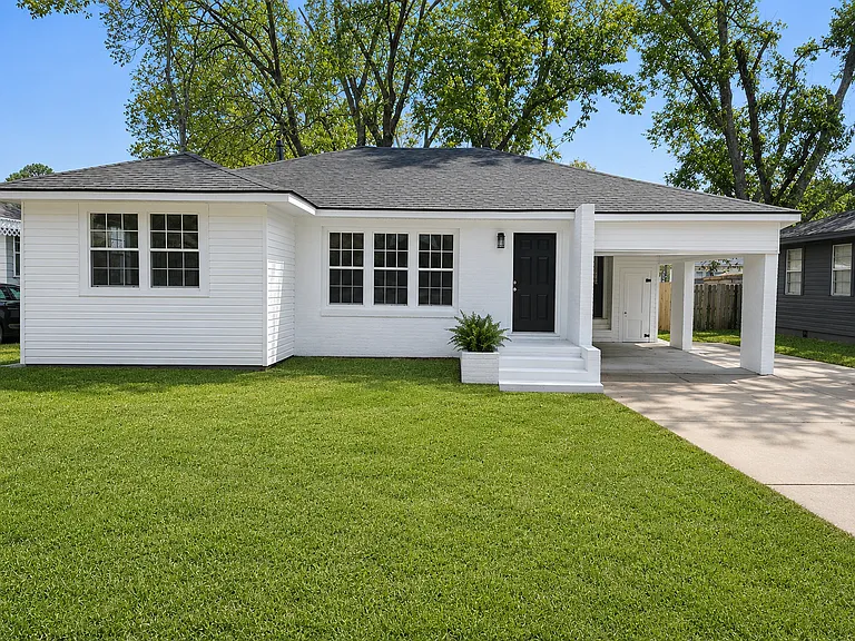 233 Roma Dr — Photo 1
