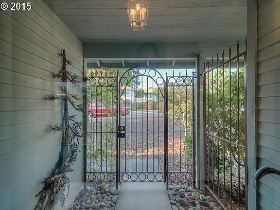2nd image of 5076 SE Casa Del Rey Dr