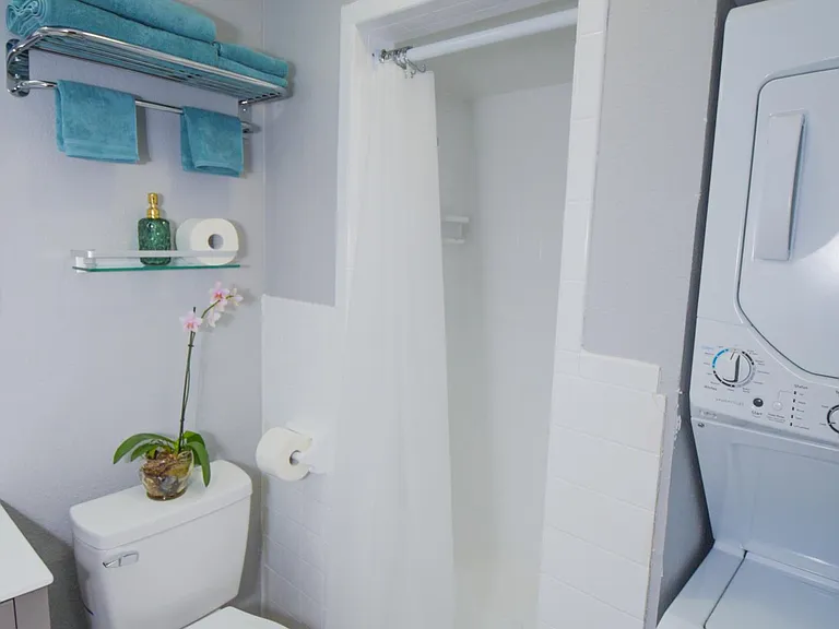 913 Sumter St #102 — Photo 8