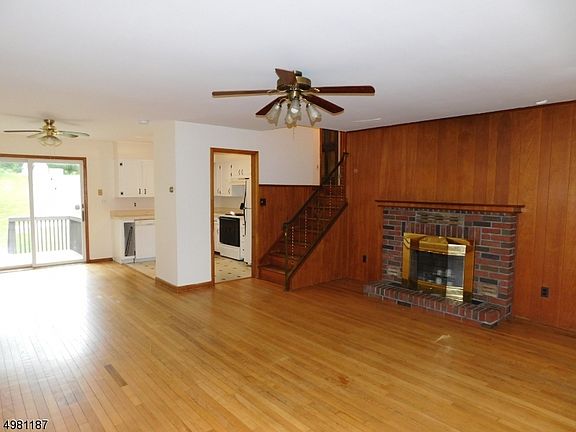 2nd image of 12 Primrose Ln