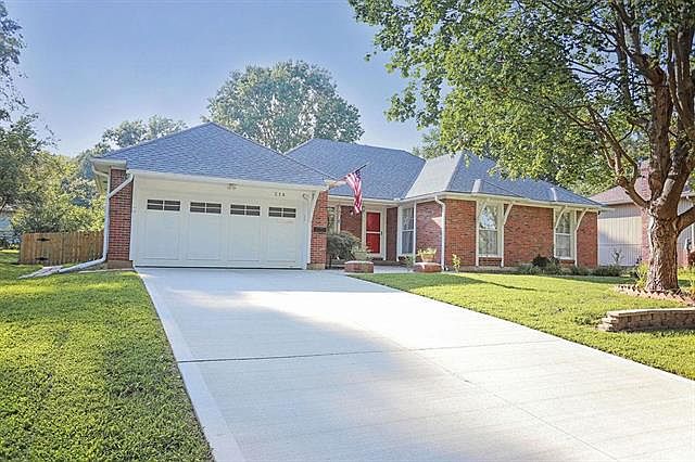 1st image of 318 Hawthorne Dr