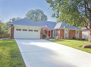 318 Hawthorne Dr, Belton, MO 64012