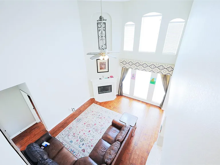2422 Lansing Cir — Photo 10