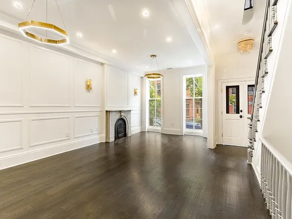 206 8th Street image 2 of 35