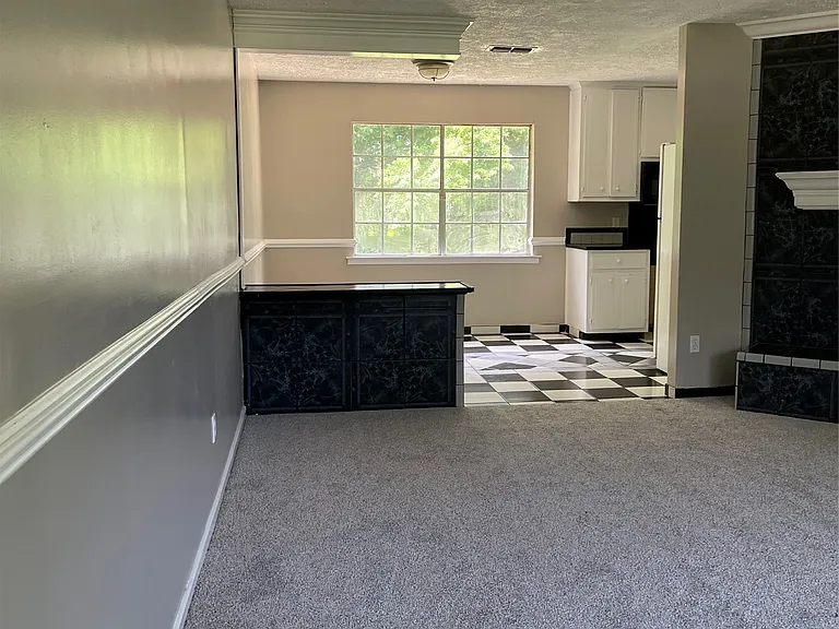 518 W Wilding Dr — Photo 3