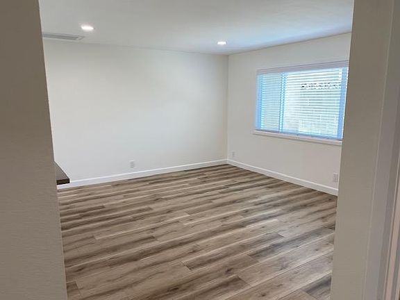 3rd image of 471 N Olive St
