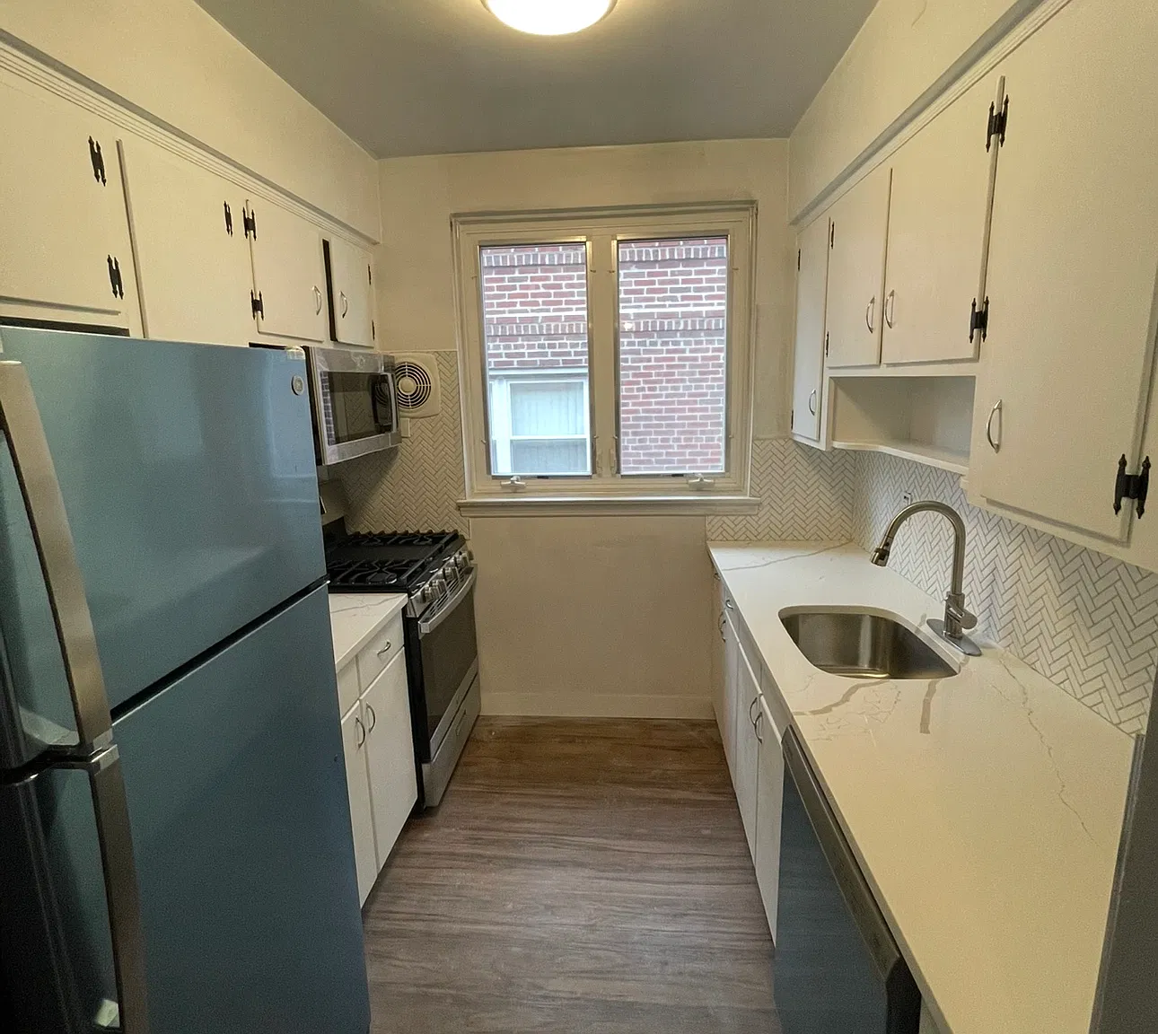 3 bed, 1.5 bath, $3,500 — Photo 3