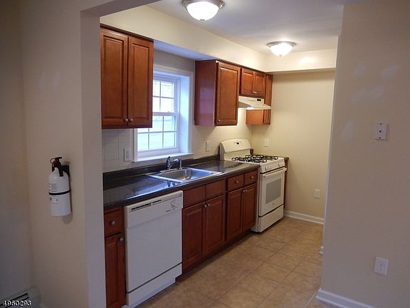 2nd image of 46 Wedgewood Dr APT 129