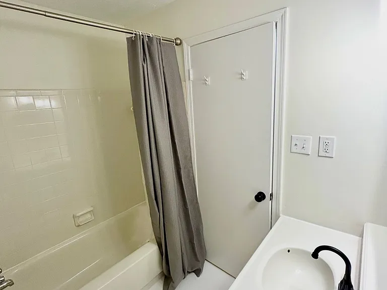 925 Fenley Ave — Photo 16