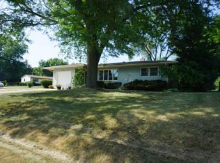 1104 Althoff Dr, McHenry, IL 60051