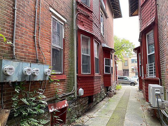 4th image of 1608 State St