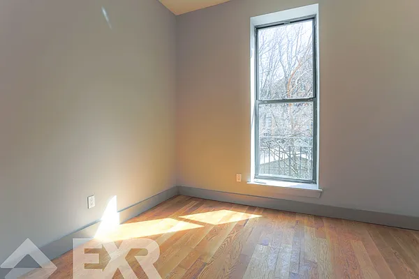 Rented by EXR | media 10