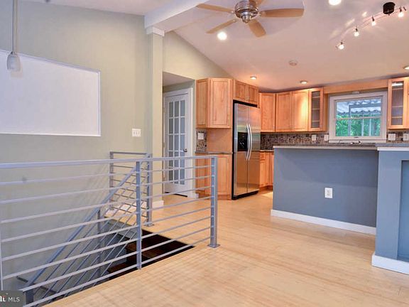 3rd image of 232 Wiltshire Ln