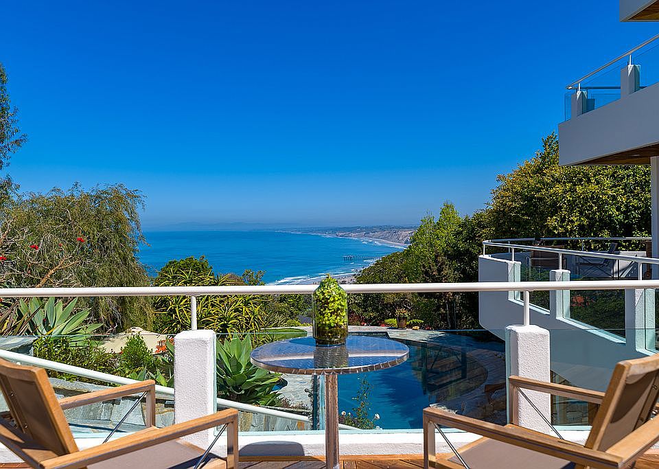 7510 Hillside Dr, La Jolla, CA 92037 | Zillow