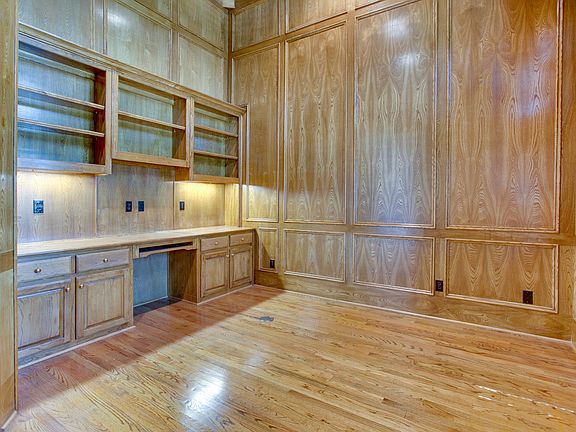 5th image of 2800 Woodlake Ct