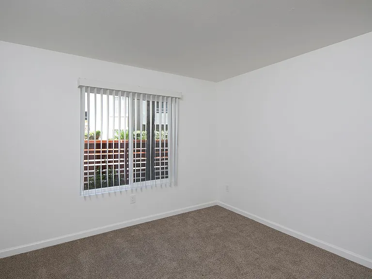 Mission Pacific Apartments — Photo 45