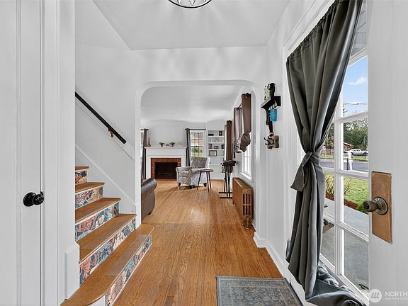 5th image of 1615 SW Snively Avenue