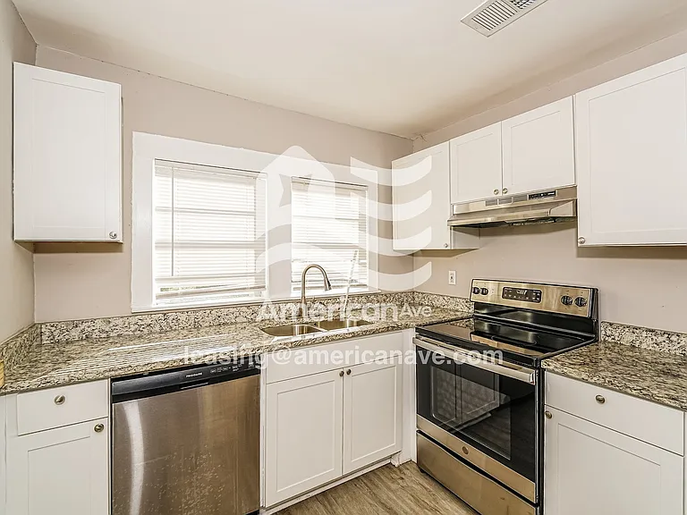 1003555_006_kitchen_6.jpg