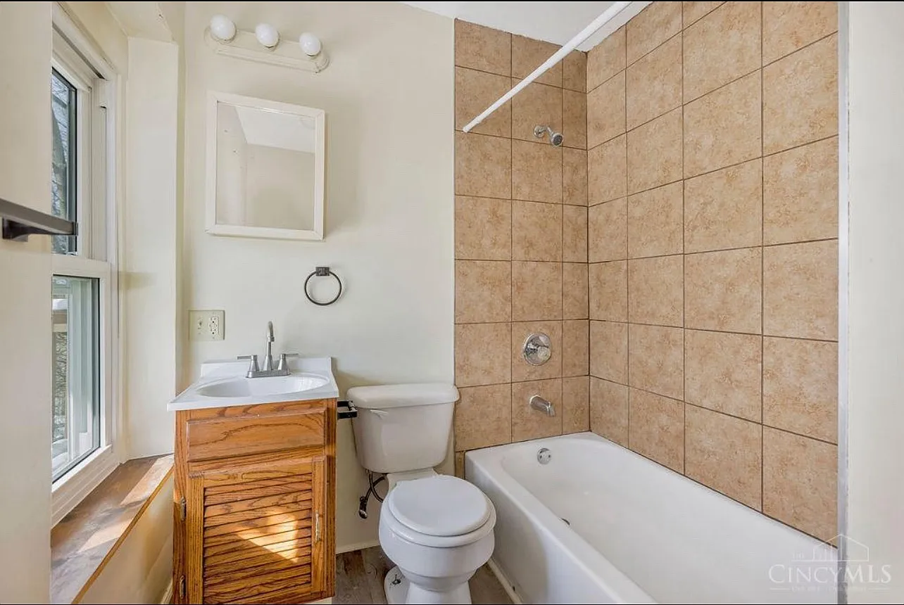 3 bed, 1368 sqft, $2,000 — Photo 4