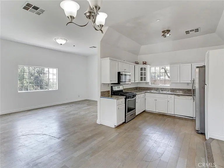 3207 Kenneth Dr — Photo 8