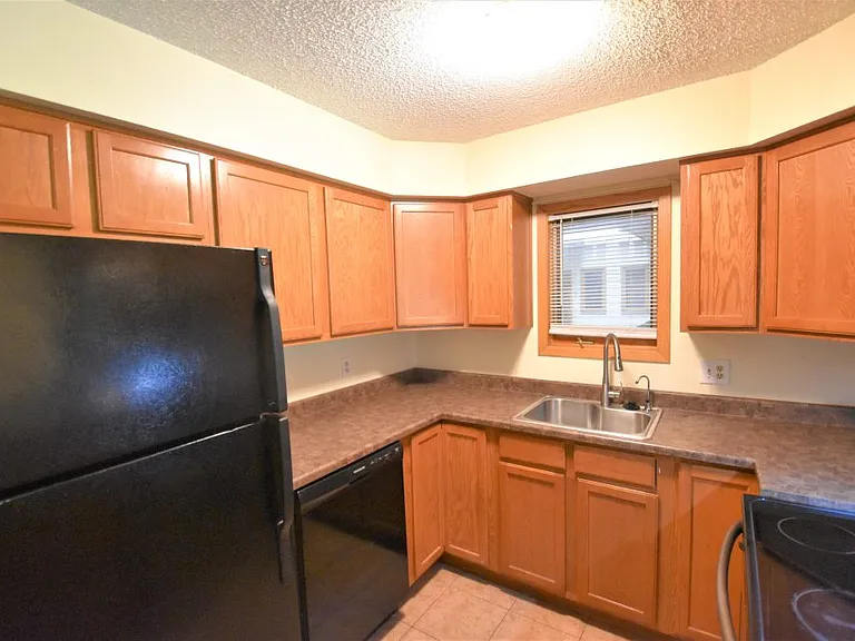 2892 Shadow Creek Dr #110 — Photo 8
