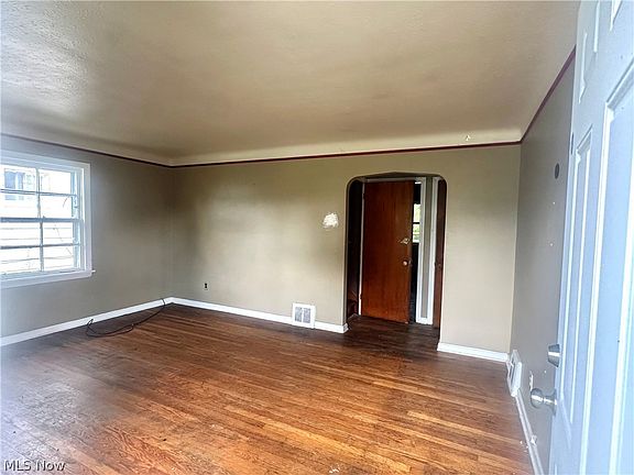 3rd image of 3927 E 153rd St