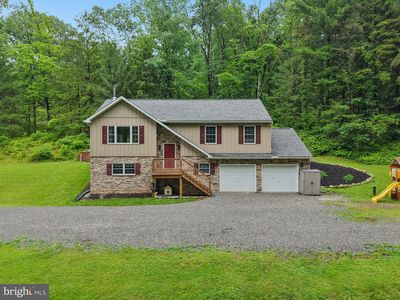 1442 Peacock Ln, Hellertown, PA, 18055