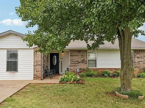 613 W Taylor St, Purcell, OK 73080