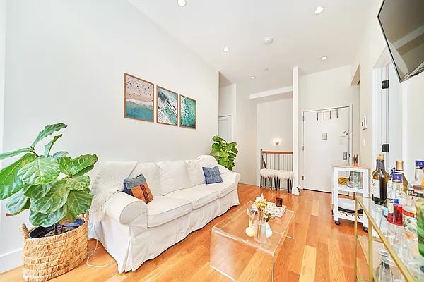 Rented by Living New York | media 1