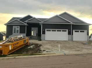 3012 Pinewood Ridge Dr SE, Rochester, MN 55904