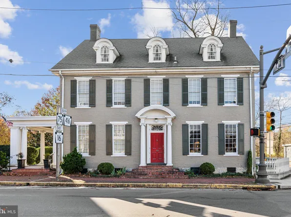 52 N Main St, Mercersburg, PA 17236