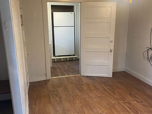4th image of 1208 1/2 Earl St