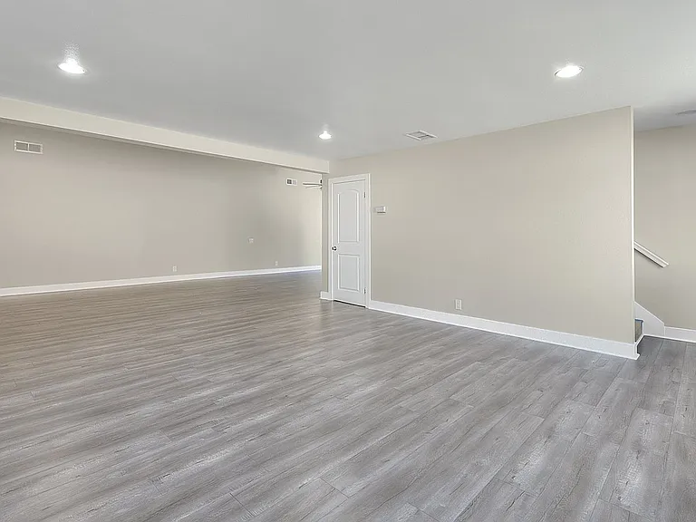 340 W Caroline Ct — Photo 14