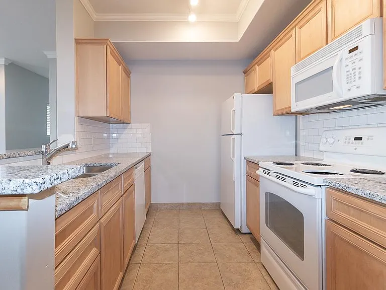 625 Folks Rd #111 — Photo 12