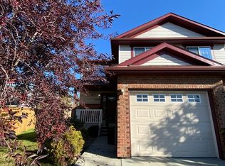 9035 Scott Cres NW, Edmonton, AB T6R0E8