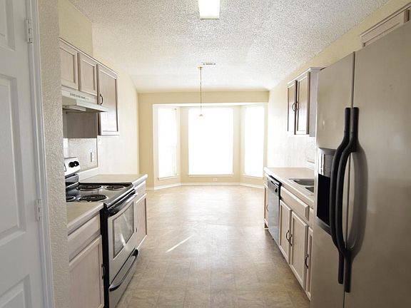 5th image of 2203 Garrett Dr